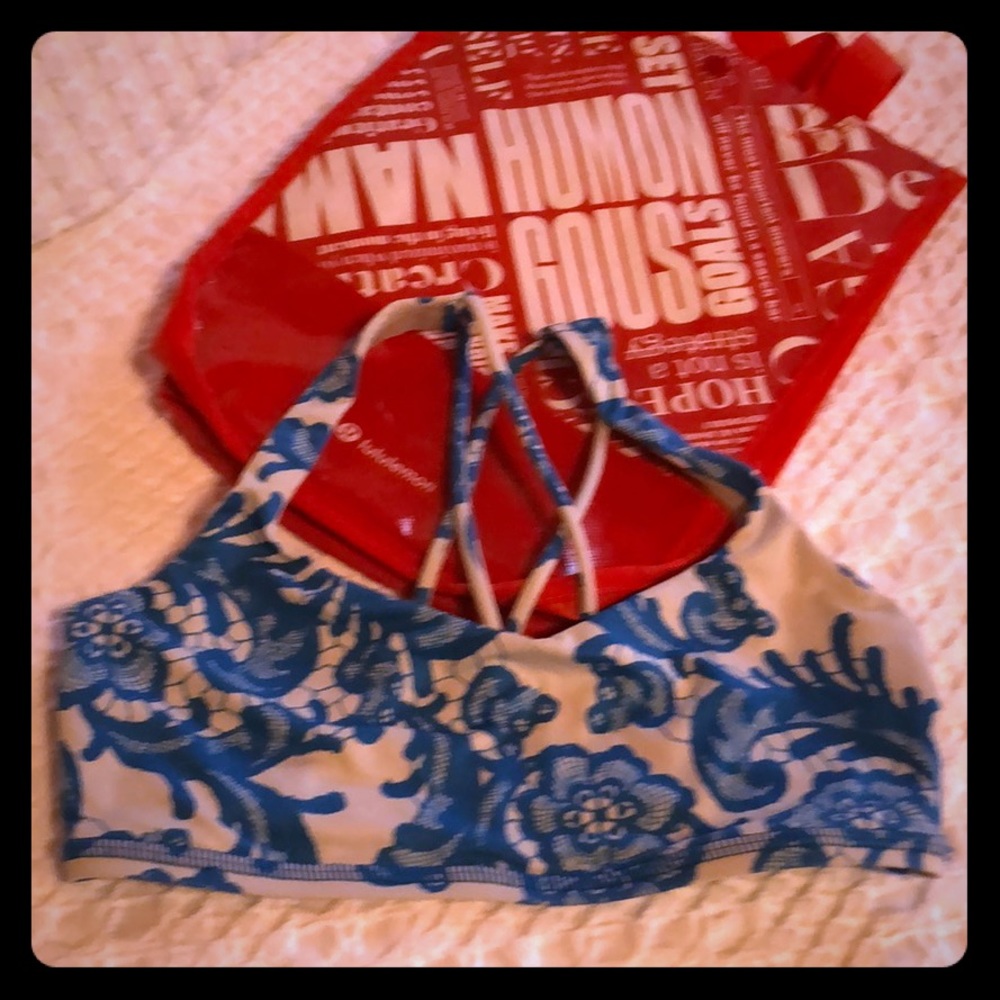 Lululemon sports bra